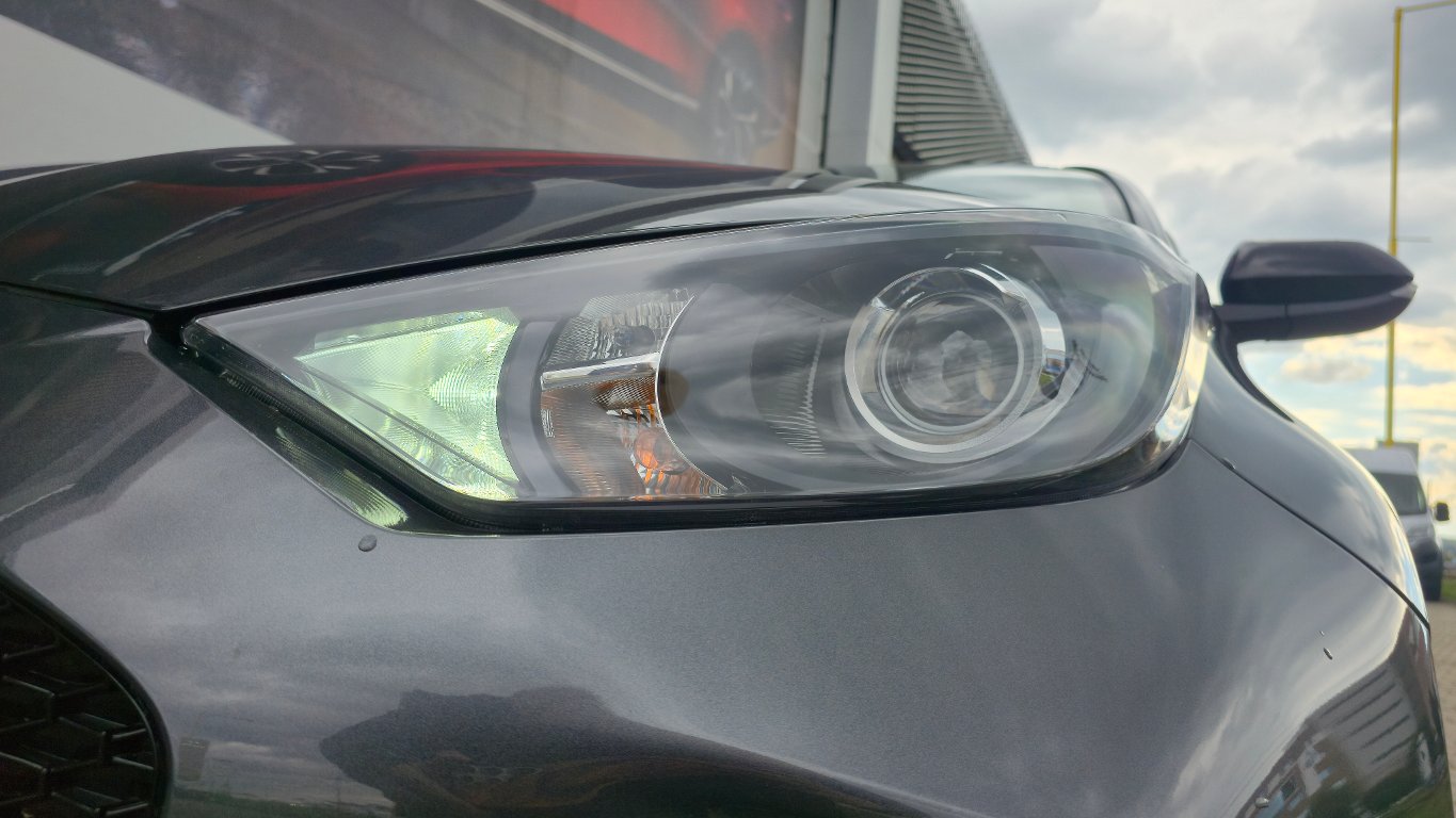 Mazda 2 Hybrid
